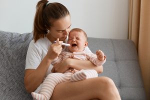 ¿Cómo tomar la temperatura o fiebre a un recién nacido?