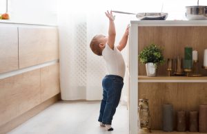 Peligros en el hogar para los bebés y consejos para prevenir accidentes
