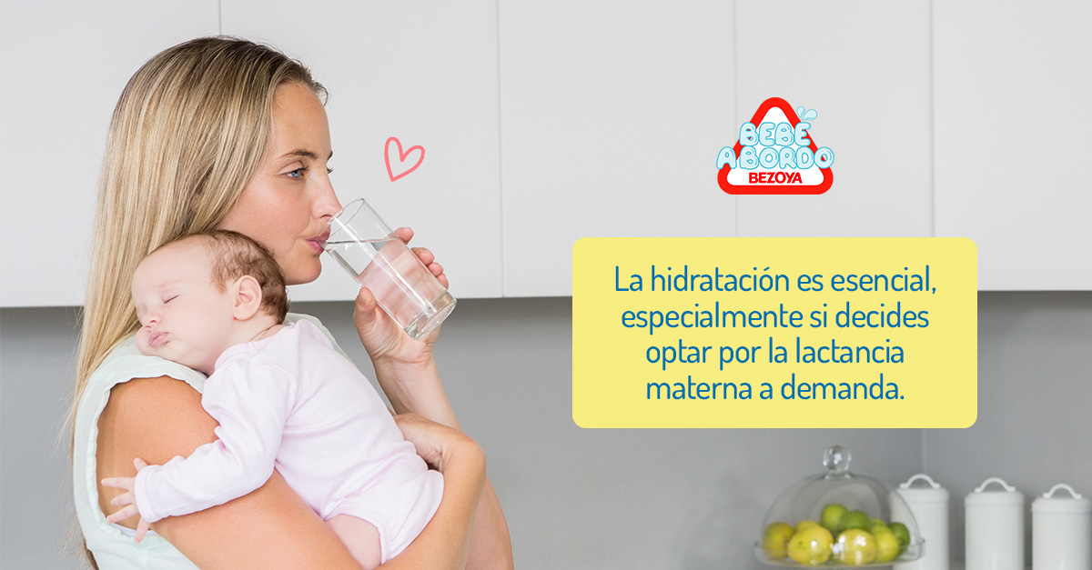 La hidratación es esencial, especialmente si decides optar por la lactancia materna a demanda. 