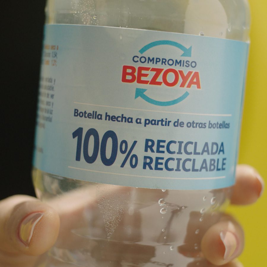 Bezoya (Pascual) alcanza el 100 % en plástico reciclado y será neutral en  carbono durante el 2022 - EFEAgro Bezoya (Pascual) alcanza el 100 % en  plástico reciclado y será neutral en carbono en 2022